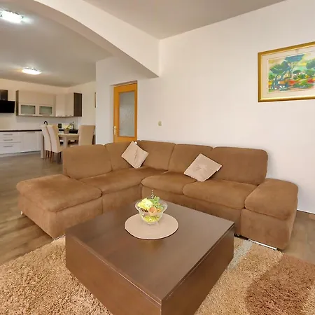 Apartman Adrian *