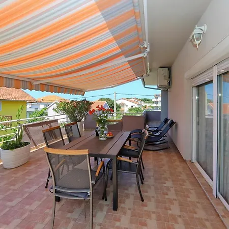 Апартаменты Adrian