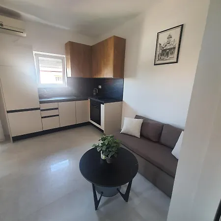 아파트 Adrian 비빈제